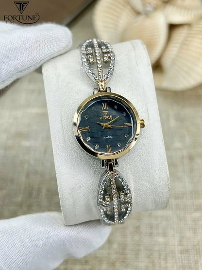 Women's Quartz Chain Strap Watch - Water Resistant - 1 Pc